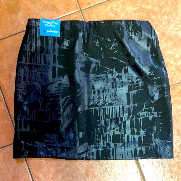 Simply Vera Ponte skirt mini stretch waist medium color is grey foil. NWT - Picture 2 of 6